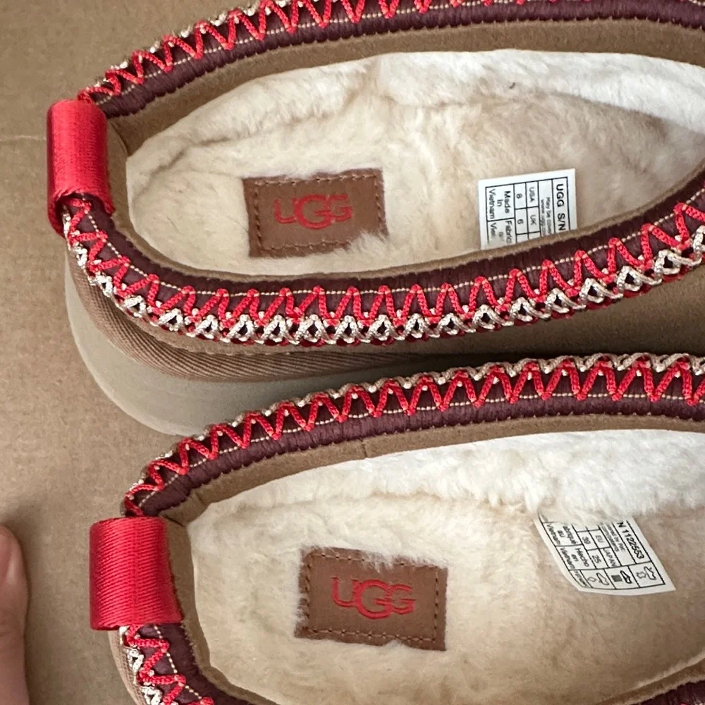 women UGG Tazz Brown Suede Slip-Ons with Red Trim sz 8 - Picture 3 of 7